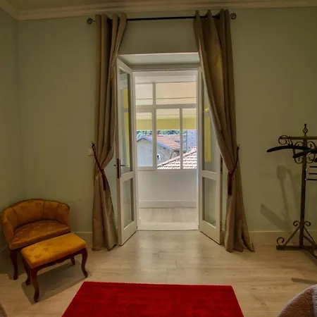 Apartment Pezzo 3-bedroom Lakeview With Shared Garden And Terrace San Siro (Lombardy)