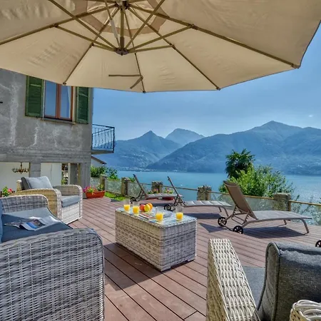 Pezzo 3-bedroom Lakeview With Shared Garden And Terrace Apartment