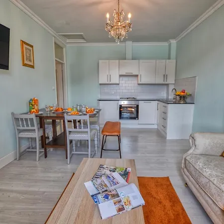 Apartment Pezzo 3-bedroom Lakeview With Shared Garden And Terrace San Siro (Lombardy)