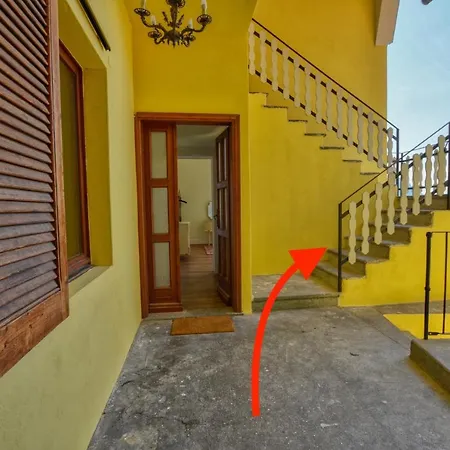 Apartment Pezzo 3-bedroom Lakeview With Shared Garden And Terrace San Siro (Lombardy)