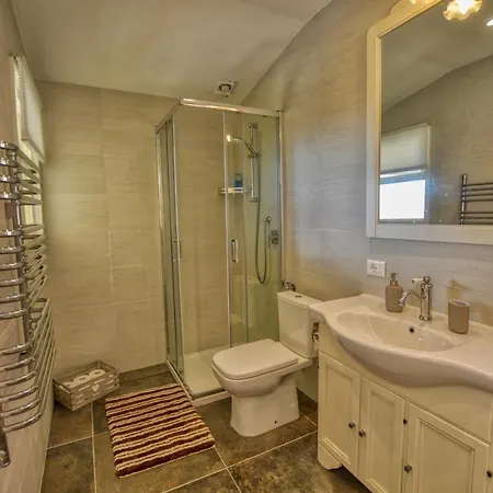 Apartament Pezzo 3-bedroom Lakeview With Shared Garden And Terrace *